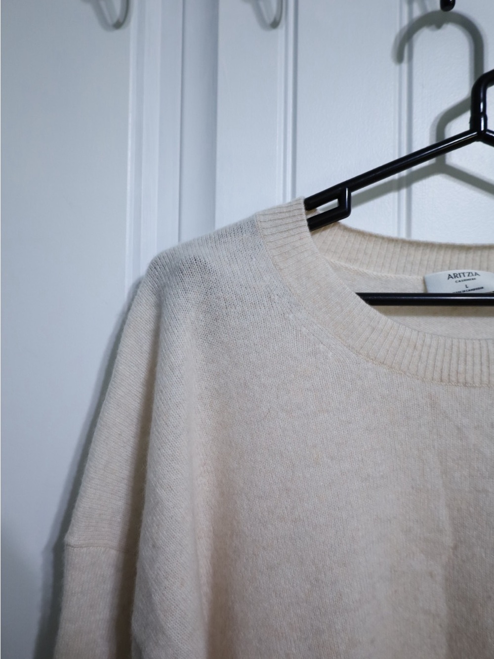 Aritzia Feather Cashmere Relaxed Crew Sweater Light Oatmeal Womens Size Large - Picture 5 of 10